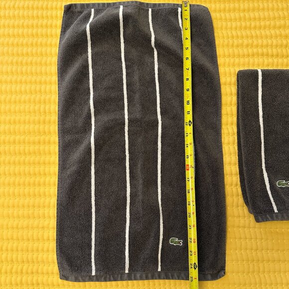 Pair of Lacoste hand towels, dark gray with white strips - Picture 4 of 9